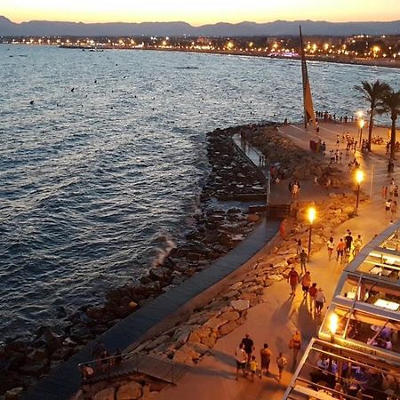 Apartment Center Salou Near Port Aventura Bagian luar foto
