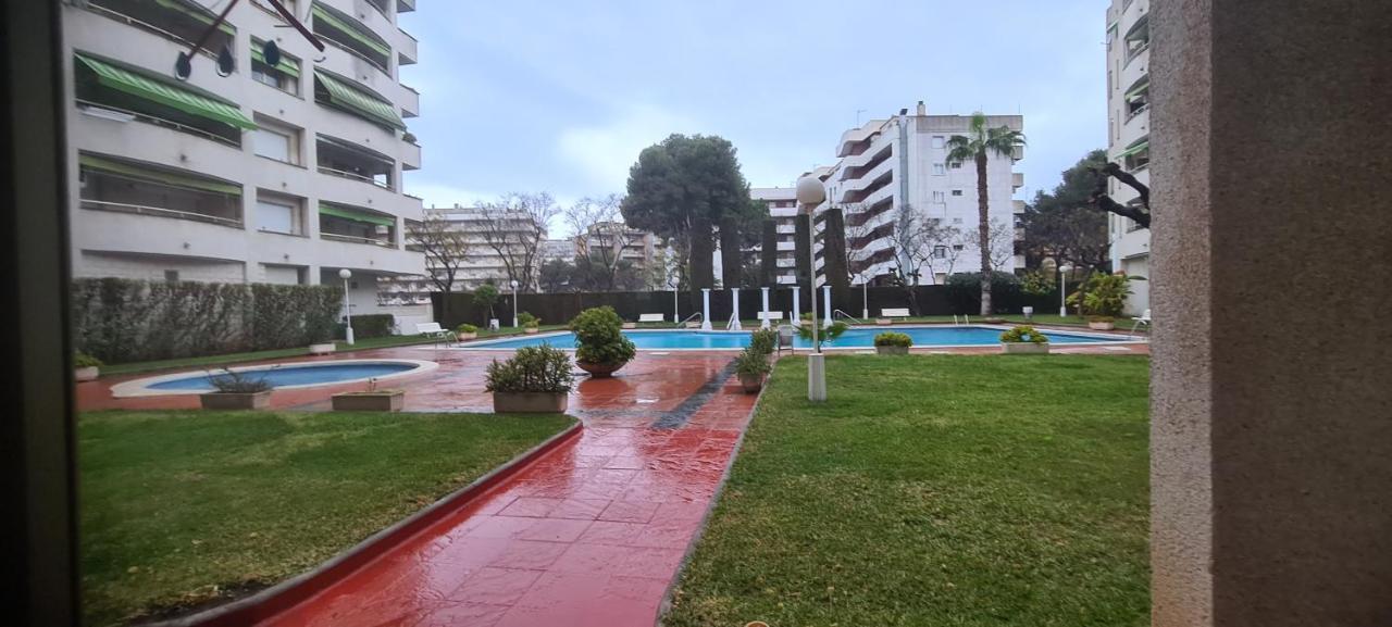 Apartment Center Salou Near Port Aventura Bagian luar foto